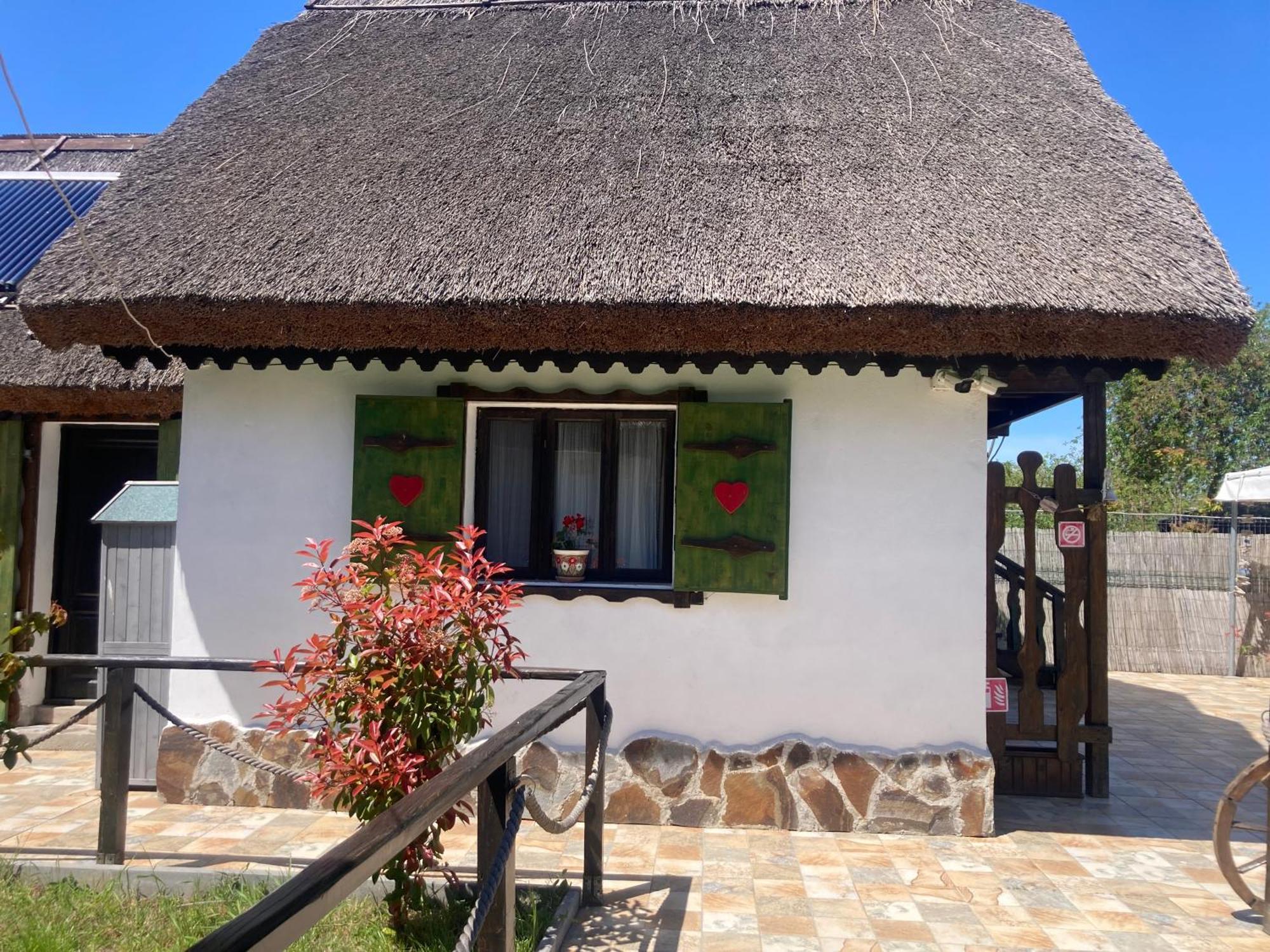 Casa Soarelui Hotell Murighiol Exteriör bild